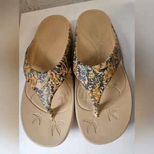 Alegria By PG Lite Floral Beige Women's Sandals Sz 10